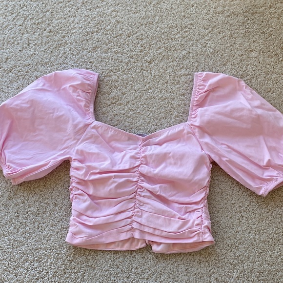 Pink lace front crop top ! - Picture 2 of 3
